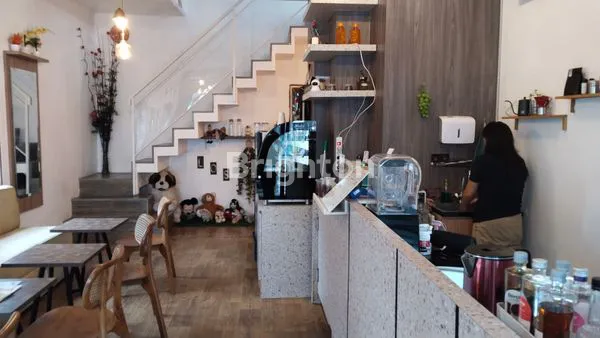 image CAFE 2 LANTAI DI ROYAL TAJUR, LOKASI RAMAI (2)