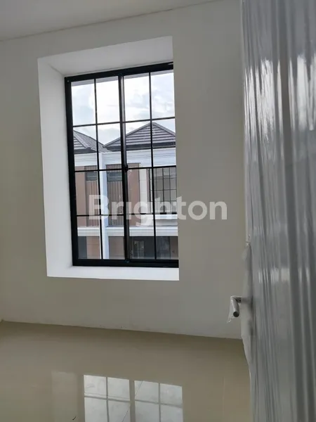 image DIJUAL RUMAH BARU GRESS – REGENCY ONE EAST POINT PERUMAHAN ELIT SURABAYA TIMUR LOKASI SUPER STRATEGIS (6)
