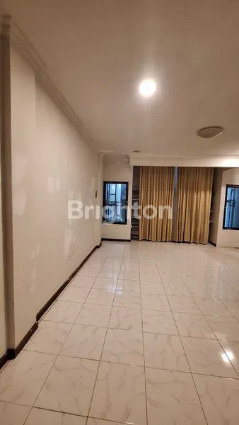 image PRESTISIUS! RUKO EKSKLUSIF DISEWAKAN DI JANTUNG BISNIS JENDERAL SUDIRMAN BALIKPAPAN (7)