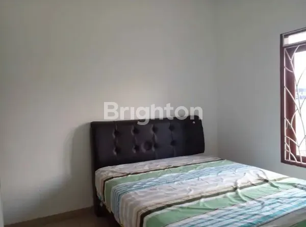 image RUMAH 2TINGKAT BERSIH DAN NYAMAN SEPERTI MEMILIKI RUMAH BARU DAN SIAP HUNI DI DALAM KOMPLEK TAMAN ASOKA FLAMBOYAN MEDAN YANG AMAN (4)