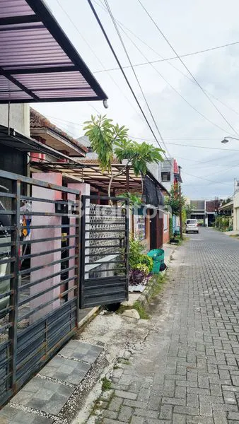 image RUMAH DISEWAKAN DEKAT THE PARK SOLOBARU (8)