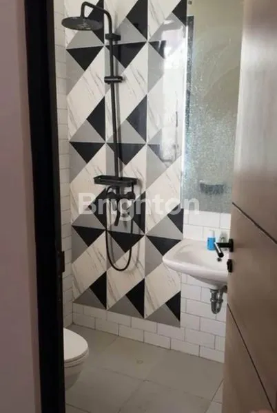 image RUMAH MODERN 2 LANTAI DI CLUSTER LIPPO KARAWACI, LOKASI SUPER STRATEGIS (3)