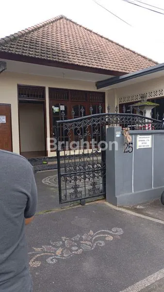 image DISEWAKAN RUMAH 5 KAMAR, GARASI 3 MOBIL DI GATSU TENGAH (1)