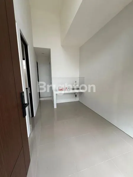 image DI SEWAKAN RUMAH BARU DI CGS BSD (8)