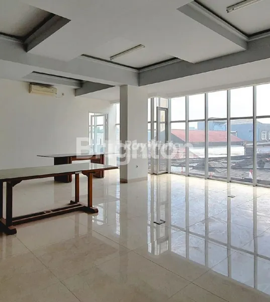 image OFFICE BUILDING SIAP HUNI KEBAYORAN LAMA AKSES MUDAH, NILAI TINGGI (2)