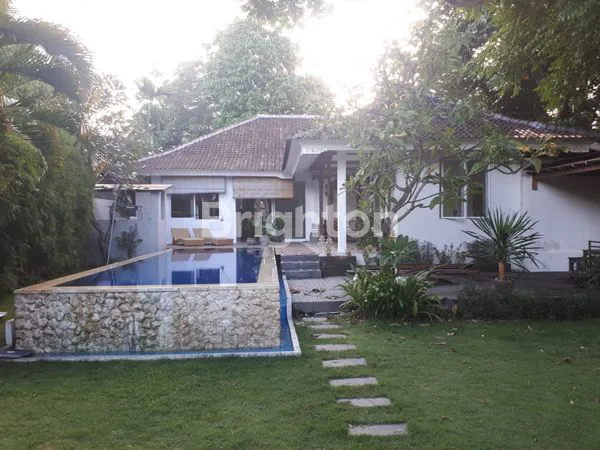 image VILLA STRATEGIS DEKAT PANTAI SANUR, 4 KT, FULL FURNISHED (1)