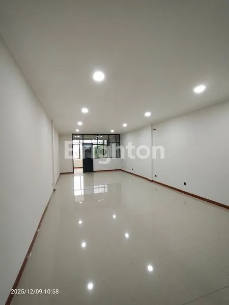 image BARU RENOVASI RUKO 4,5 LANTAI PINGGIR JALAN RAYA DAERAH KEBON JERUK (3)