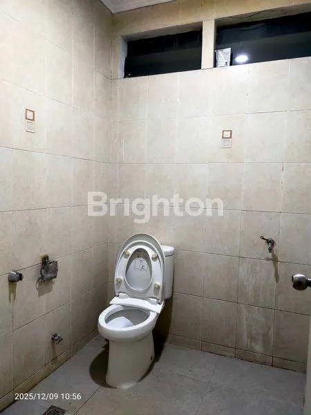 image BARU RENOVASI RUKO 4,5 LANTAI PINGGIR JALAN RAYA DAERAH KEBON JERUK (5)