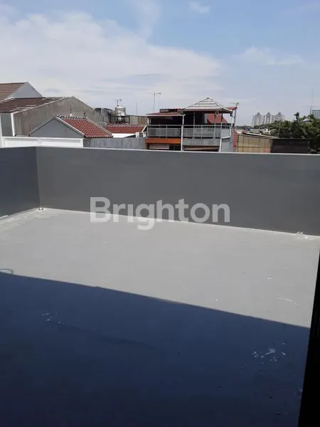 image DIJUAL BRAND NEW RUMAH MEWAH  3 LANTAI DI JANUR KUNING KELAPA GADING (5)