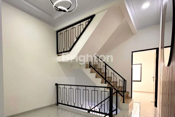 image RUMAH BARU TANJUNG DUREN 3 LANTAI  FULL FURNISH SD AKHIR TH 2025 (5)
