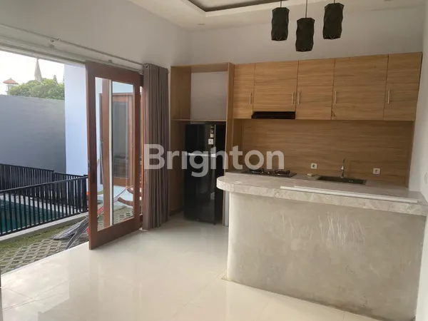 image SEWA CEPAT: OASE EKSKLUSIF DUA LANTAI DENGAN ROOFTOP! FULL FURNISHED MEWAH DI LOKASI PREMIUM JL. BATUR SARI! (2)