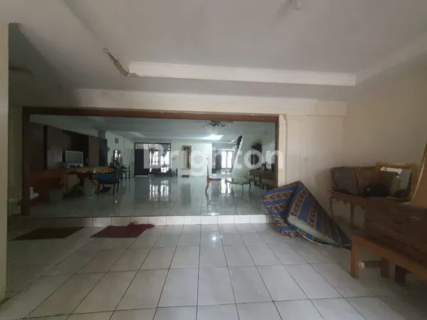 image RUMAH STRATEGIS TANJUNG DUREN, LT 327M², 6 MOBIL PARKIR (8)