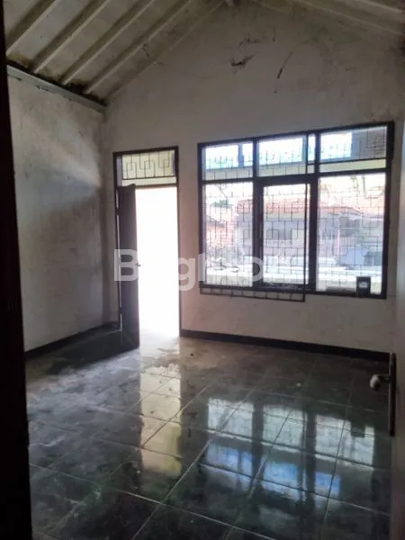 image RUMAH SECOND 2,5 LT STRATEGIS DEKAT PUSAT KOTA & AKSES TOL DI JLN KEMBAR BANDUNG (7)