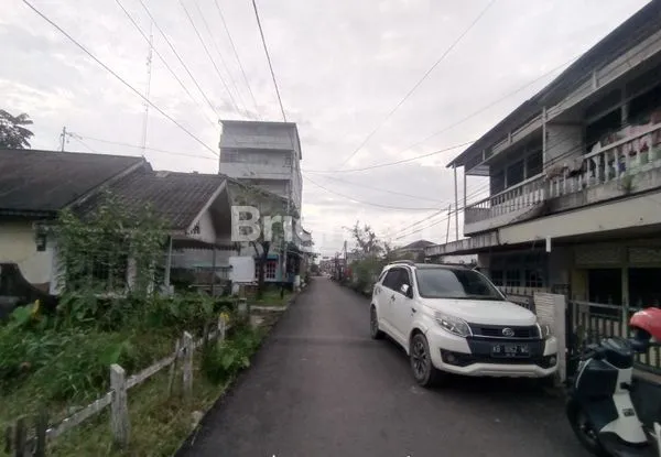 image RUMAH 2 LANTAI DEKAT PASAR PONTIANAK (2)