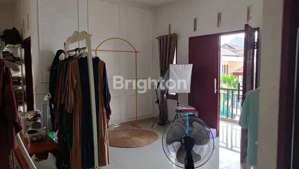 image RUMAH HOOK KEREN MODERN 2 LT HARAPAN BARU REGENCY BEKASI BARAT BERBATASAN CAKUNG STRATEGIS SIAP HUNI (7)