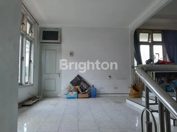 image DIJUAL RUMAH MEWAH DI JAYENGAN UTAMA!! LOKASI TENGAH KOTA SOLO, AKSES MUDAH DAN STRATEGIS (7)