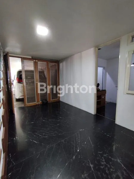 image DI SEWAKAN RUMAH MEWAH FULL FURNISHED KEMANG TIMUR, 3 KAMAR + POOL & KEAMANAN 24 JAM (2)