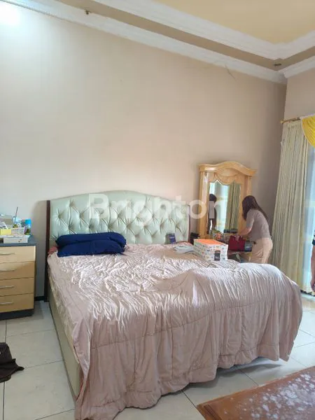 image RUMAH 2 LANTAI MEWAH TINGGAL NEMPATIN,DENGAN LUAS YANG TANAH DAN BANGUNAN  (5)