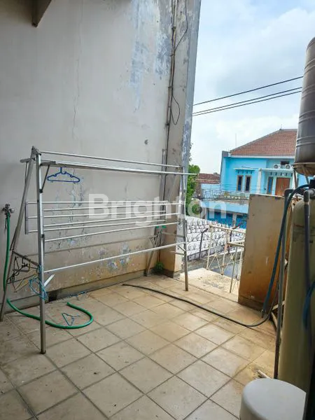 image RUMAH 2 LANTAI MEWAH TINGGAL NEMPATIN,DENGAN LUAS YANG TANAH DAN BANGUNAN  (8)