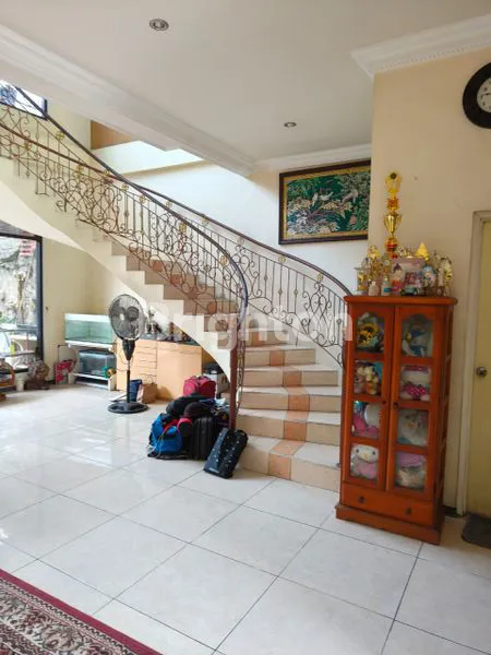 image RUMAH 2 LANTAI MEWAH TINGGAL NEMPATIN,DENGAN LUAS YANG TANAH DAN BANGUNAN  (1)