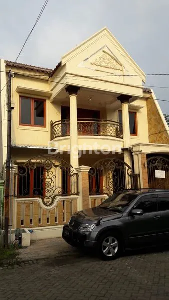 image RUMAH MEWAH 2 LANTAI DI KAWASAN PERUMAHAN SIDOARJO (1)
