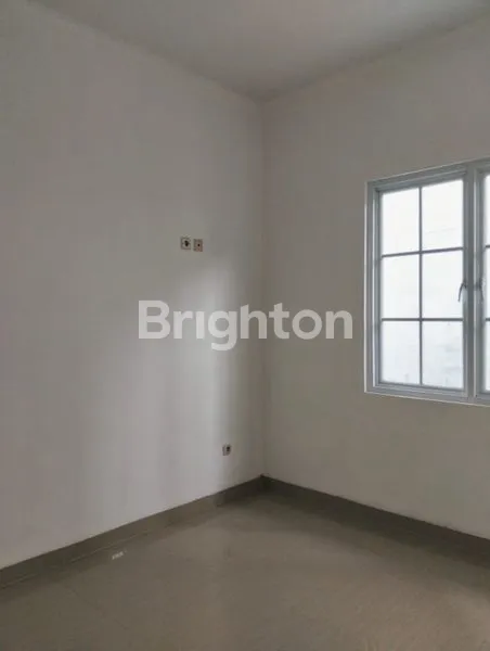 image LOKASI STRATEGIS RUMAH 2 LANTAI BARU SELESAI RENOVASI SIAP HUNI DI DALAM CLUSTER YANG NYAMAN DAN ASRI KOTA WISATA CIBUBUR, GUNUNG PUTRI, BOGOR  (4)