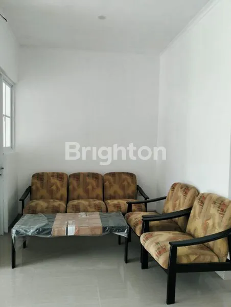 image LOKASI STRATEGIS RUMAH 2 LANTAI BARU SELESAI RENOVASI SIAP HUNI DI DALAM CLUSTER YANG NYAMAN DAN ASRI KOTA WISATA CIBUBUR, GUNUNG PUTRI, BOGOR  (3)