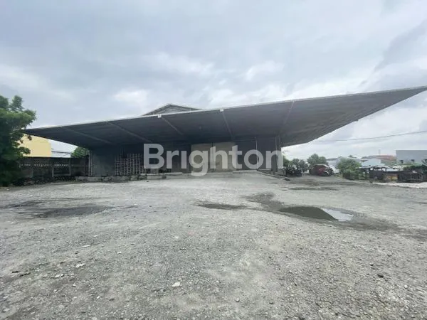 GUDANG CIPONDOH PINANG KOTA TANGERANG PINGGIR JALAN RAYA UTAMA LUAS TANAH 2500 M2 DGN PARKIRAN LUAS BISA DI LEWATI KONTAINER