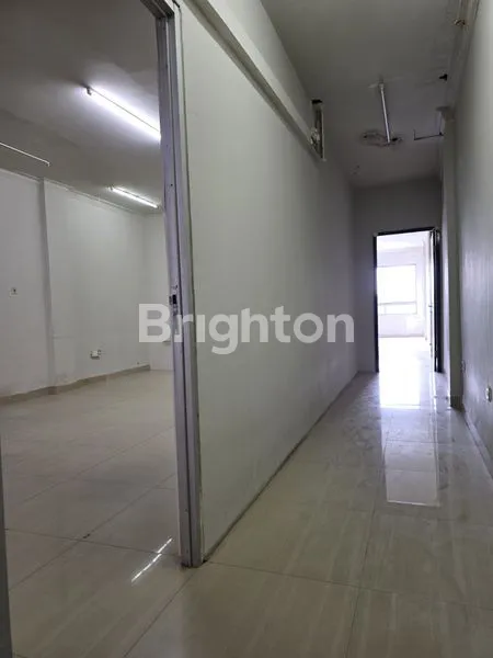 image  RUKO GANDENG 3 LANTAI DI JL. ARIFIN AHMAD, PEKANBARU (6)