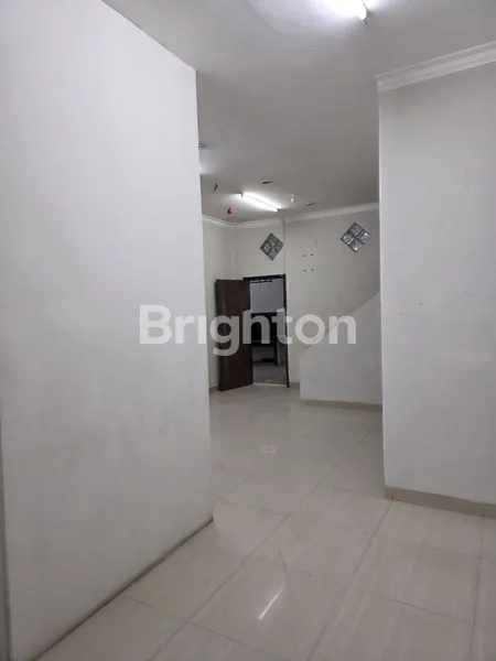 image  RUKO GANDENG 3 LANTAI DI JL. ARIFIN AHMAD, PEKANBARU (4)