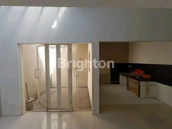 image RUMAH USAHA RAYA PUCANG SIAP PAKAI STRATEGIS TENGAH KOTA (8)