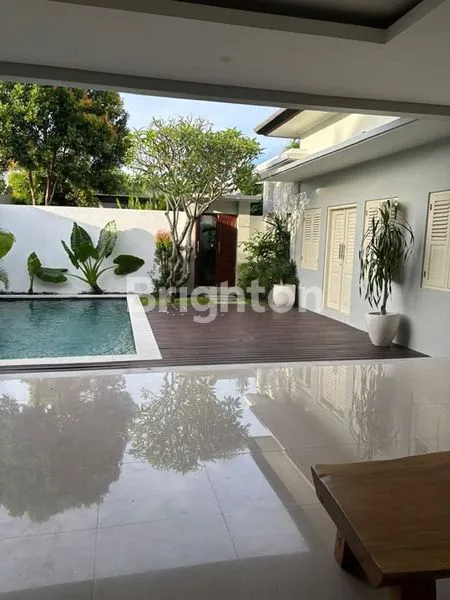 image VILLA EKSKLUSIF DENGAN KOLAM RENANG DI JALAN MERTANADI (3)