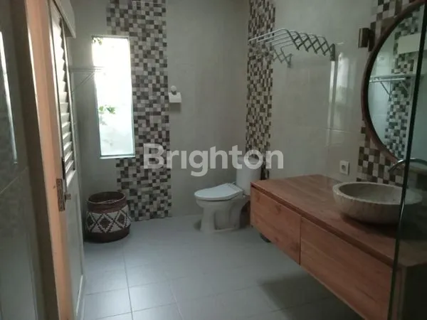 image VILLA EKSKLUSIF DENGAN KOLAM RENANG DI JALAN MERTANADI (6)