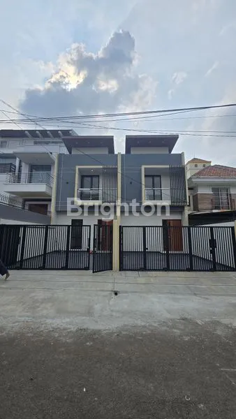 image RUMAH MEWAH DESAIN ARSITEK DI JL. MENARA KAV DKI– LT 125 M², HADAP TIMUR, FULL FASILITAS PREMIUM (1)