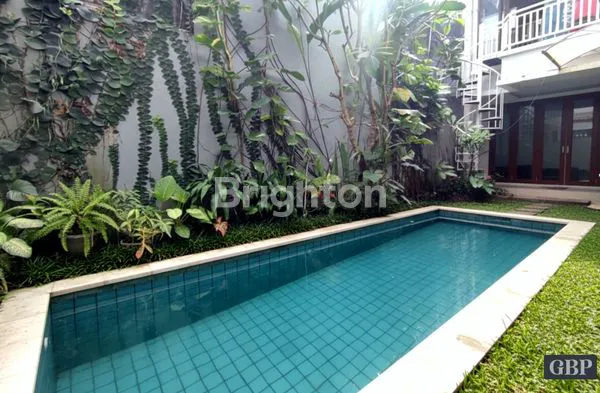 image RUMAH SEMI VILLA MODERN SIAP HUNI DI DENPASAR, 6+2 KT (8)