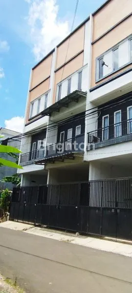 image RUMAH BARU 3 LANTAI, 3 KT 3 KM, SHM DI KEDOYA (1)