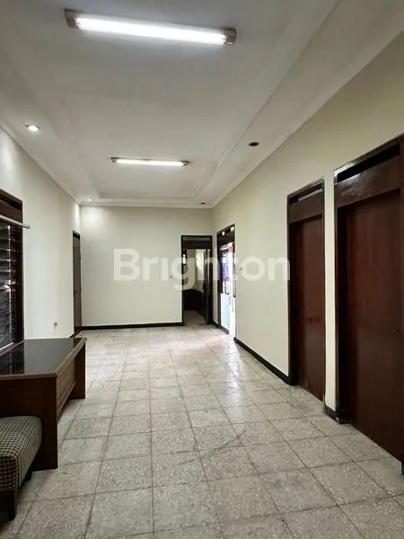 image DISEWAKAN RUMAH MASIH BISA HARGA NEGO STRATEGIS DEKAT DENGAN FASILITAS PUBLIK DI LINGKUNGAN YANG AMAN DAN NYAMAN! (6)