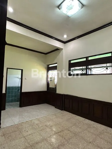 image DISEWAKAN RUMAH MASIH BISA HARGA NEGO STRATEGIS DEKAT DENGAN FASILITAS PUBLIK DI LINGKUNGAN YANG AMAN DAN NYAMAN! (5)