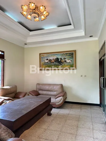 image DISEWAKAN RUMAH MASIH BISA HARGA NEGO STRATEGIS DEKAT DENGAN FASILITAS PUBLIK DI LINGKUNGAN YANG AMAN DAN NYAMAN! (4)