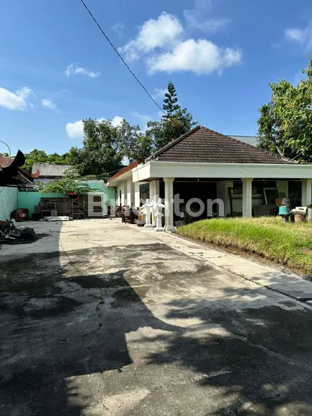 image DISEWAKAN RUMAH MASIH BISA HARGA NEGO STRATEGIS DEKAT DENGAN FASILITAS PUBLIK DI LINGKUNGAN YANG AMAN DAN NYAMAN! (2)