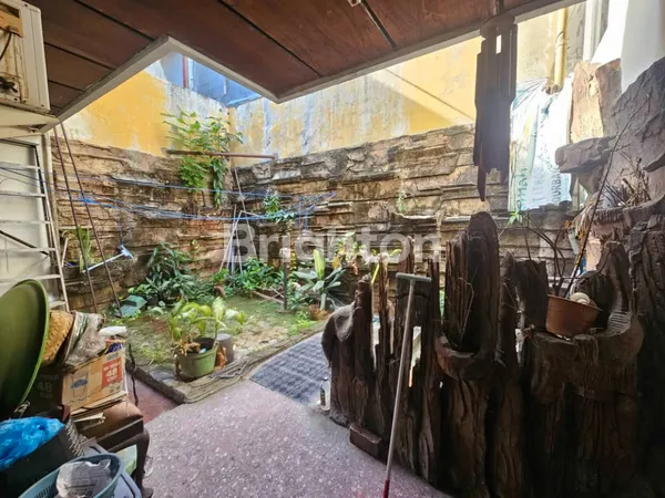 image HUNIAN NYAMAN & TERAWAT 2 DI JALAN KETINTANG SURABAYA (2)