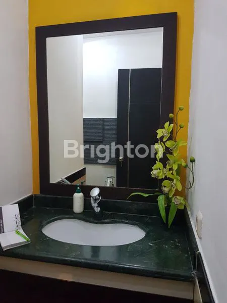 RUKO STRATEGIS 3 LANTAI, FULLY FURNISHED DI KEMAYORAN