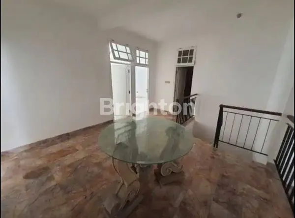 image RUMAH 2 LANTAI SEMI FURNISH DI PANTAI SANUR, JAKARTA UTARA (5)