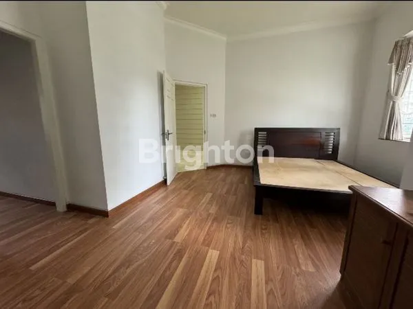 image RUMAH MEWAH DI SAN DIEGO PAKUWON CITY SURABAYA (7)