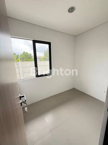 image RUMAH MODERN DI XYZ COVE PARK SERPONG (5)