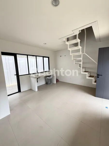 image RUMAH MODERN DI XYZ COVE PARK SERPONG (2)