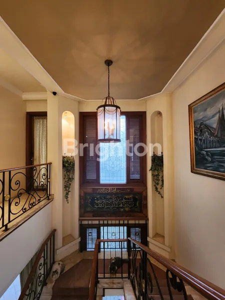 image RUMAH ELITE DI PONDOK INDAH, JAKARTA SELATAN. FULL FURNISHED. ADA KOLAM RENANG. MUAT PARKIR 8 MOBIL (4)