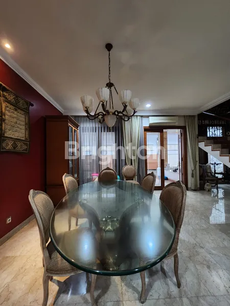 image RUMAH ELITE DI PONDOK INDAH, JAKARTA SELATAN. FULL FURNISHED. ADA KOLAM RENANG. MUAT PARKIR 8 MOBIL (6)