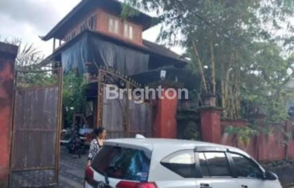 image RUMAH 3 LANTAI BERKONSEP UNIK DI AREA PERUMAHAN ANGANTAKA, BADUNG (2)