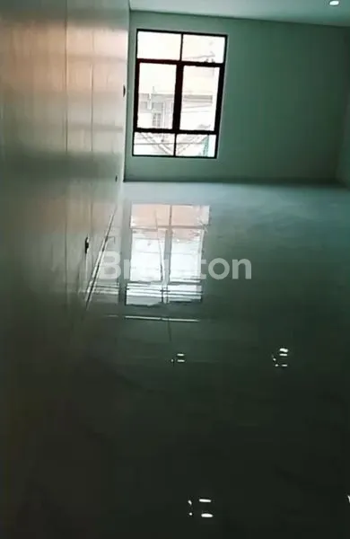 image RUKO BARU STRATEGIS DI JL. BAKUNG SARI, KUTA (8)